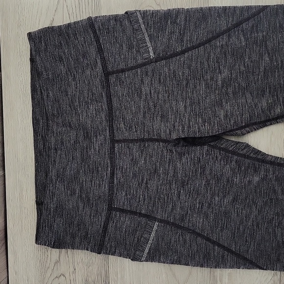 🛍Athleta Womens XS Relay Tight‎ 2.0 Heather Grey Leggings Stretch Athletic Gym - Picture 3 of 9